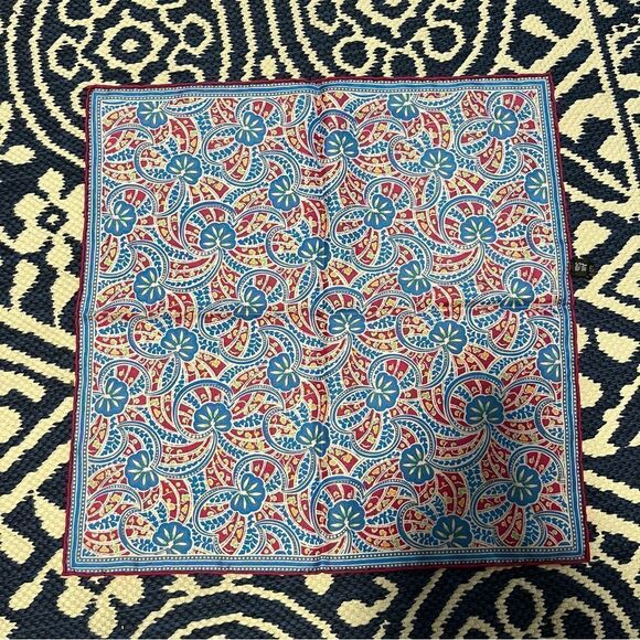 Allen Edmonds Silk Pocket Square - Picture 5 of 10